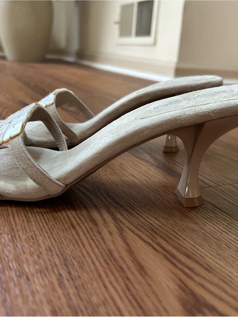 Jeffrey Campbell Abalone Nude Shell Iridescent Slide Sandal Heel Size 9 New - Picture 6 of 7